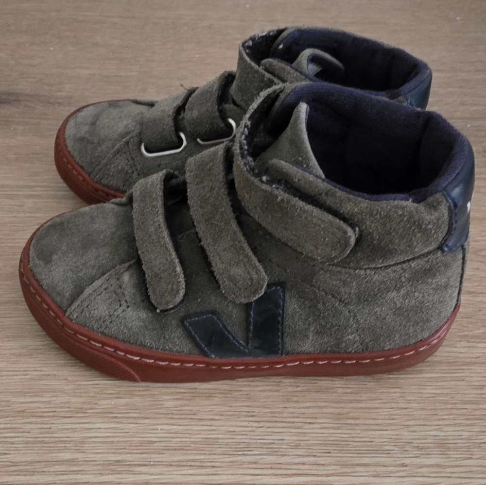 Veja Kids Suede Sneakers Sz 9.5